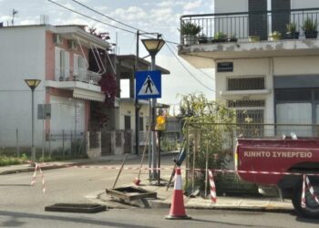 ΔΕΥΑ Αγρινίου: “ξεβούλωσαν” τα φρεάτια στην οδό Αγγελοκάστρου