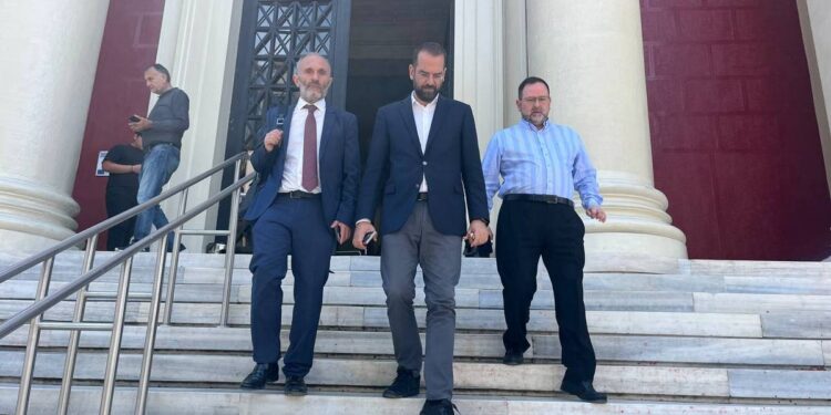 Στην Εισαγγελία ο Περιφερειάρχης, Ν. Φαρμάκης και ο Αντιπεριφερειάρχης Π.Ε. Ηλείας, Ν. Κοροβέσης, μετά από τον εντοπισμό ευρημάτων στον εσωτερικό έλεγχο του Τμήματος Μεταφορών Αμαλιάδας 