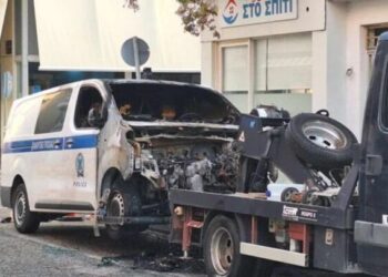 Μεσολόγγι: Επίπληξη και 2.000 ευρώ στο 17χρονο για τον εμπρησμό του περιπολικού