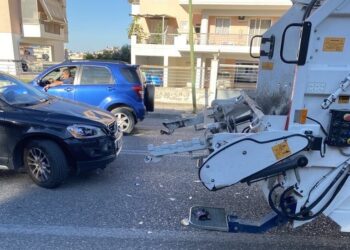 Εργατικό ατύχημα στο Αγρίνιο – Τζιπ καρφώθηκε σε απορριμματοφόρο, στο νοσοκομείο ο εργάτης