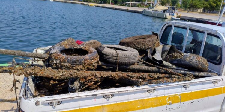 Περιβαλλοντική δράση καθαρισμού του Λιμανιού Μεσολογγίου από εθελοντές δύτες