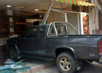 Αγρίνιο: αγροτικό “μπήκε” μέσα σε φούρνο στην ΗΡ. Πολυτεχνείου. Από θαύμα δεν τραυματίστηκε η ιδιοκτήτρια