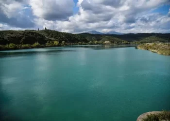 Άρτα: Διασωληνωμένα τα δύο παιδιά που ανασύρθηκαν χωρίς τις αισθήσεις τους από τον Άραχθο