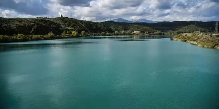 Άρτα: Διασωληνωμένα τα δύο παιδιά που ανασύρθηκαν χωρίς τις αισθήσεις τους από τον Άραχθο