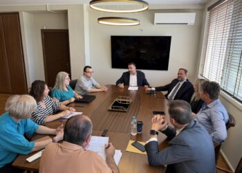 Θ. Μαυρομμάτης: «δεν υπάρχει απόφαση που να αφορά στη μεταβολή της οργανωτικής δομής των ΔΟΥ Μεσολογγίου και Αγρινίου»