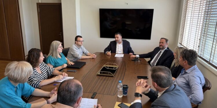 Θ. Μαυρομμάτης: «δεν υπάρχει απόφαση που να αφορά στη μεταβολή της οργανωτικής δομής των ΔΟΥ Μεσολογγίου και Αγρινίου»