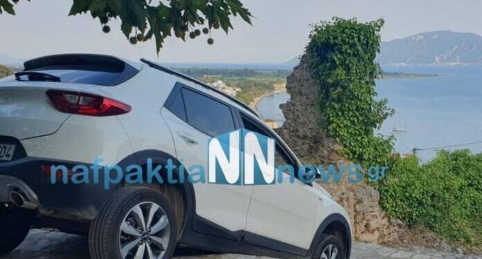Ναύπακτος: Το GPS τους έβγαλε στις σκάλες και το αυτοκίνητο στάθηκε στον αέρα. Βίντεο