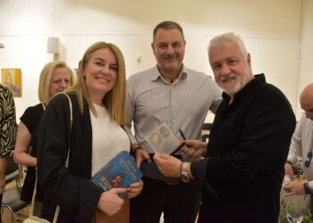 Βραδιά λογοτεχνίας, μουσικής και συγκίνησης πρόσφερε στο Μεσολόγγι η «Σονάτα των Αθέατων Πουλιών» του Σπύρου Πετρουλάκη