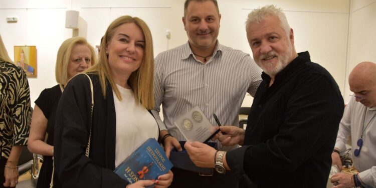 Βραδιά λογοτεχνίας, μουσικής και συγκίνησης πρόσφερε στο Μεσολόγγι η «Σονάτα των Αθέατων Πουλιών» του Σπύρου Πετρουλάκη