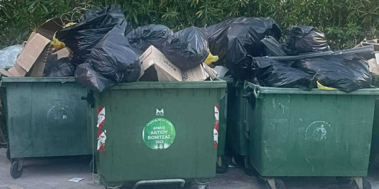 Δήμος Ακτίου- Βόνιτσας: βουνά τα σκουπίδια στο δρόμο για το Βαθυαβάλι. Κάθε πότε γίνεται η αποκομιδή σκουπιδιών στις ξενοδοχειακές μονάδες της περιοχής;