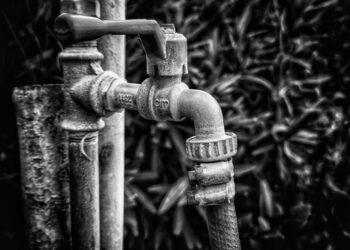 «Μας πετούν έξω» λένε οι ΔΕΥΑ: Παρά τις 26 δισ. επενδύσεις, έρχονται αυξήσεις και αποκλεισμός στο νερό