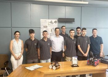 Ο Δήμαρχος Αγρινίου συνεχάρη τους μαθητές που διακρίθηκαν στον παγκόσμιο διαγωνισμό ρομποτικής RoboCup 2025