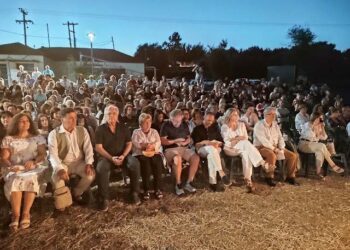 Ανέβηκε η παράσταση «Φτυστός ο Μακαρίτης» στα Αμπάρια Παναιτωλίου