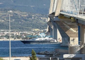 Το επιβλητικό 57μετρο “SAGITTA” πέρασε κάτω από τη Γέφυρα Ρίου – Αντιρρίου | Ιδιοκτήτης Σαουδάραβας πρίγκιπας – Δείτε το βίντεο