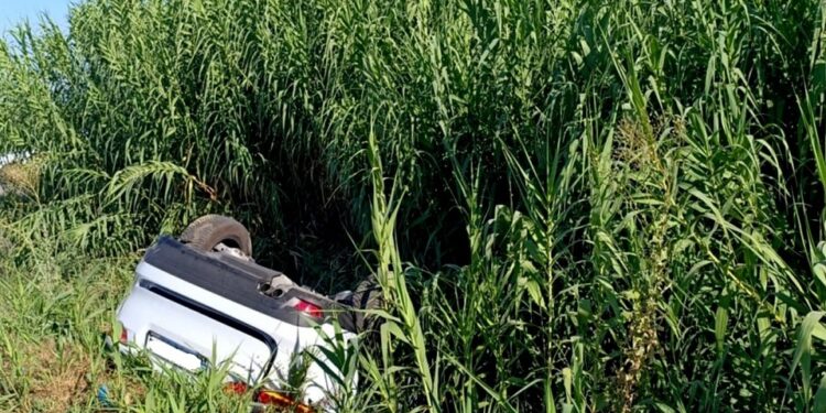 Όχημα “τούμπαρε” στην διασταύρωση του στρατιωτικού αεροδρομίου Αγρινίου