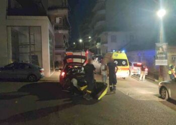 Σοκ στο Αγρίνιο: Νεκρή η γυναίκα που έπεσε από μπαλκόνι πολυκατοικίας στον 4ο όροφο