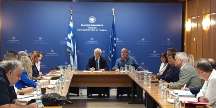 Σύσκεψη στο Υπουργείο Αγροτικής Ανάπτυξης και Τροφίμων υπό τον Γιάννη Ανδριανό για την ΚΥΑ ανακύκλωσης κενών πλαστικών συσκευασιών φυτοπροστατευτικών προϊόντων