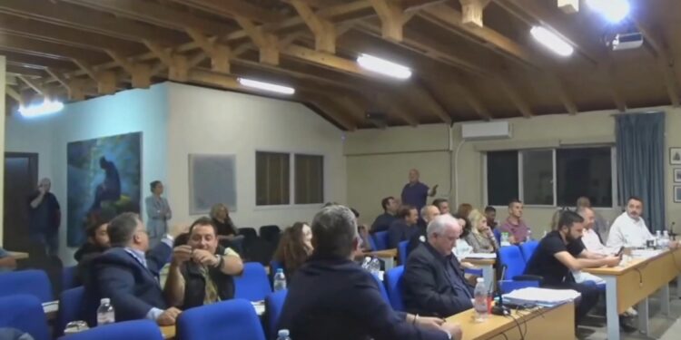 Βασίλης Μπαρμπετάκης για επίθεση Καραπάνου: χαρακτηρισμοί σε επίπεδο Τρούμπας. Θα κινηθώ νομικά.