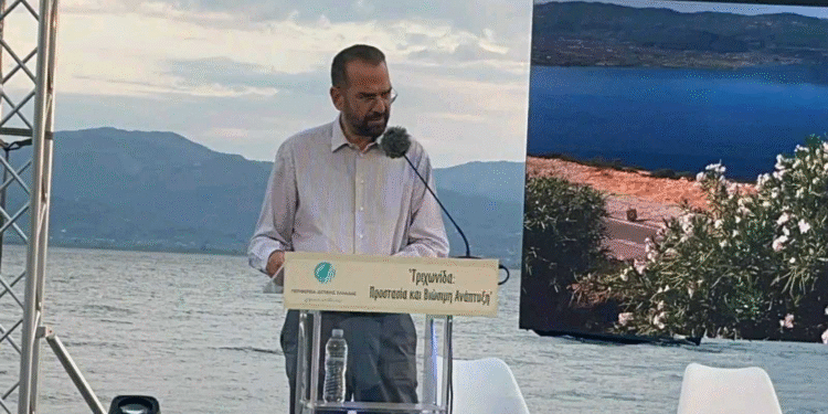 Νεκτάριος Φαρμάκης: Υδάτινο διαμάντι η λίμνη Τριχωνίδα