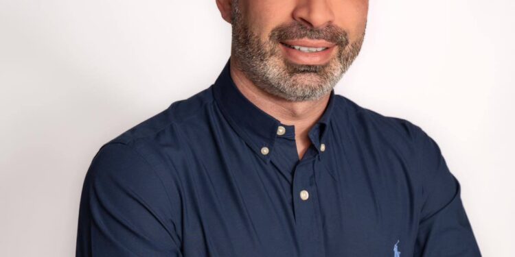 Π. Μαρνέζος: Τι απαντά ο αρμόδιος αντιδήμαρχος για την επίθεση που δέχτηκε μητέρα με το μωρό της από αδέσποτα στο Πάρκο Αγρινίου