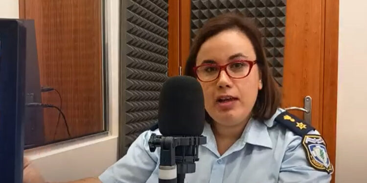 Ευτ. Σκαμπαρδώνη υποδιοικητής Τροχαίας Αγρινίου: το κινητό προέκταση του χεριού των μαμάδων οδηγών, που μεταφέρουν τα παιδιά τους στα σχολεία. ΔΕΙΤΕ VIDEO