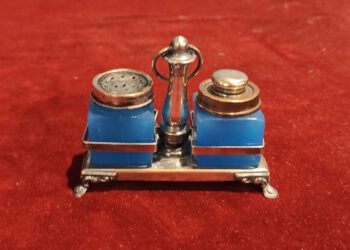 Η «ΔΙΕΞΟΔΟΣ» στην αγκαλιά των φίλων της