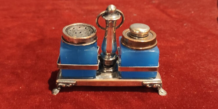 Η «ΔΙΕΞΟΔΟΣ» στην αγκαλιά των φίλων της