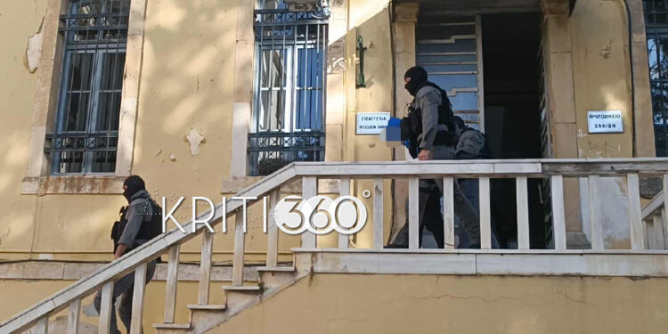 Χανιά | Φονικό στο Έλος: Για ανθρωποκτονία από πρόθεση διώκεται ο 23χρονος – Έλαβε προθεσμία, τι είπε ο δικηγόρος του | Βίντεο