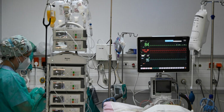 Τραγωδία στην Άρτα: Νεκρή 28χρονη, έγκυος στο δεύτερο παιδί της, μετά από αλλεργική αντίδραση σε αντιβίωση