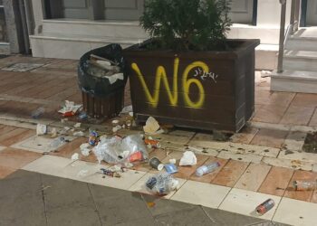 Αγρίνιο: κατέστρεψαν καλαθάκια και ζαρντινιέρες. Παπαναστασίου: Ο δήμος Αγρινίου θα κινηθεί νομικά, για καταστροφή δημόσιας περιουσίας”.