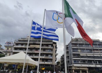 Η Ολυμπιακή Φλόγα Milano–Cortina 2026 στο Αγρίνιο – Λαμπαδηδρομία & Υποδοχή στην Πλατεία Δημοκρατίας