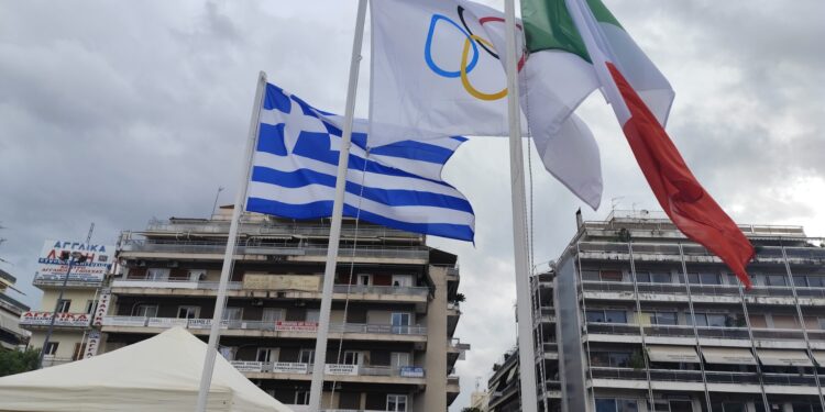 Η Ολυμπιακή Φλόγα Milano–Cortina 2026 στο Αγρίνιο – Λαμπαδηδρομία & Υποδοχή στην Πλατεία Δημοκρατίας