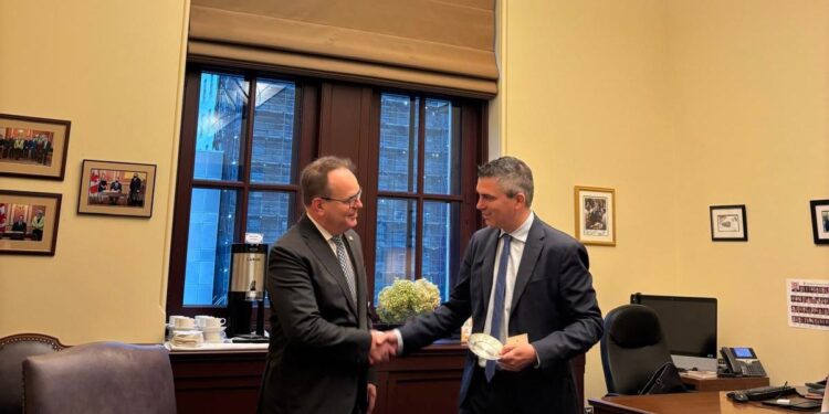 Συνάντηση του Υπουργού Υποδομών και Μεταφορών Χρίστου Δήμα με τον Υπουργό Μεταφορών του Καναδά Steven MacKinnon