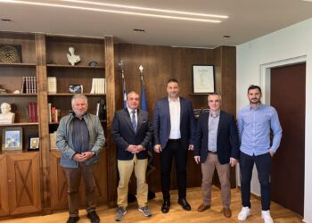 Ο Αντιπεριφερειάρχης Αιτωλοακαρνανίας Θανάσης Μαυρομμάτης σε συνάντηση με το Διοικητικό Συμβούλιο του Εμποροβιομηχανικού Συλλόγου Μεσολογγίου στο Διοικητήριο της Περιφέρειας Δυτικής Ελλάδας.