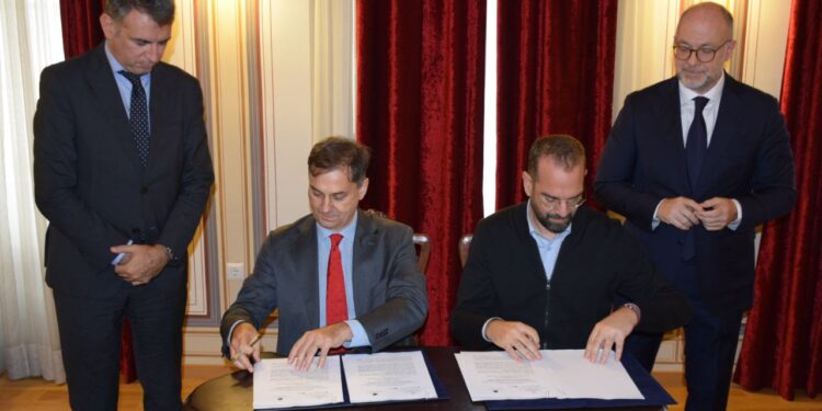 Υπογραφή Μνημονίου Συνεργασίας για τη λειτουργία Γραφείου Εξωστρέφειας στη Δυτική Ελλάδα