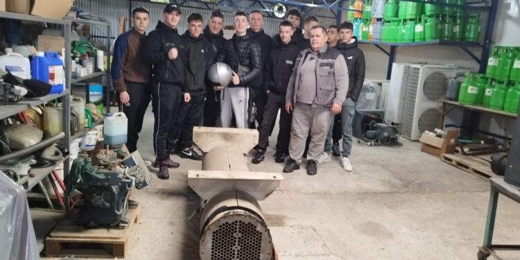 Εκπαιδευτική επίσκεψη του 1ου ΕΠΑΛ Αγρινίου στο παγοδρόμιο της «Μαγικής Αυλής» για πρακτική στην ψύξη και κλιματισμό