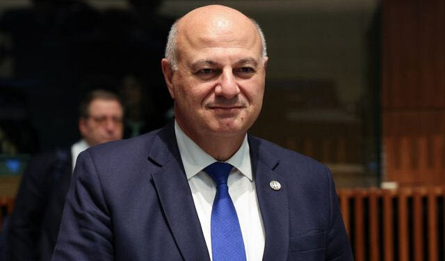 Κώστας Τσιάρας: «Καμία χώρα που επέλεξε τον εμβολιασμό δεν εξάλειψε την ευλογιά» – Απάντηση στις αιτιάσεις της αντιπολίτευσης