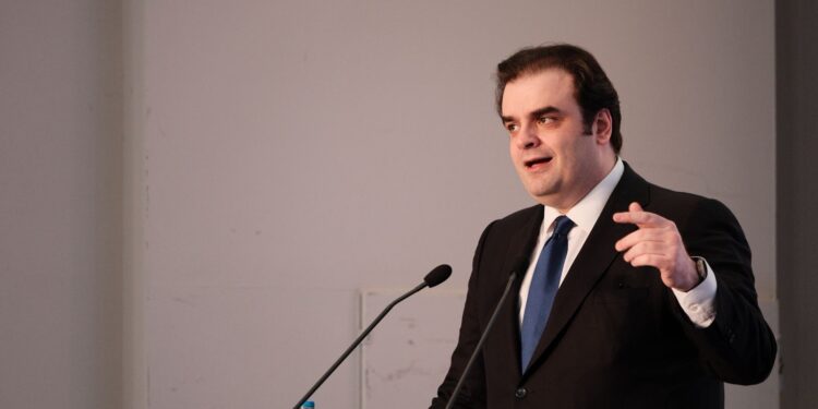 Κ. Πιερρακάκης: Στον πυρήνα της πολιτικής μας η αφαίρεση εμποδίων για οικογένειες και νέους