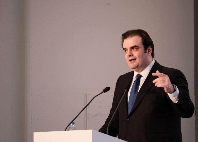 Κ. Πιερρακάκης: Στον πυρήνα της πολιτικής μας η αφαίρεση εμποδίων για οικογένειες και νέους