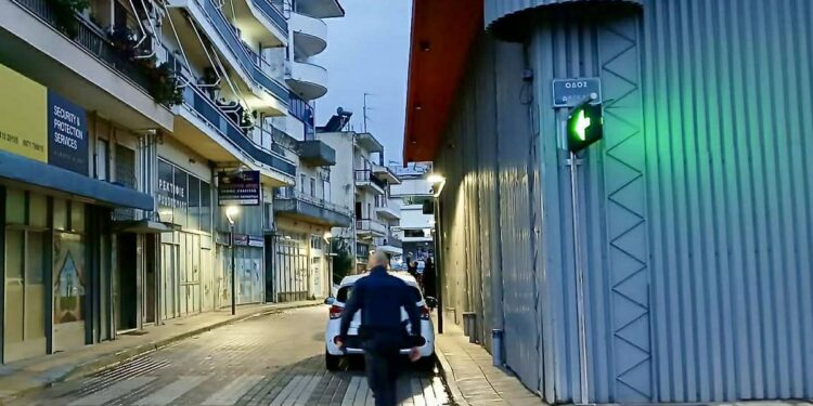 Αγρίνιο: Νεκρή ηλικιωμένη μετά από πτώση από τον δεύτερο όροφο πολυκατοικίας