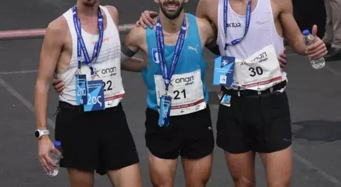 42ος Αυθεντικός Μαραθώνιος της Αθήνας: Καραΐσκος και Νούλα οι νικητές. Ο Αγρινιώτης Κων/νος Σταμούλης δεύτερος