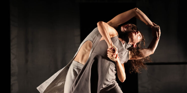 Σύγχρονος Χορός στο ΔΗ.ΠΕ.ΘΕ. Αγρινίου: «Two – Matters of Existence» της Αθανασίας Κανελλοπούλου
