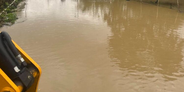 Συνεργεία του Δήμου Αγρινίου σε δράση για την αποκατάσταση ζημιών από τις έντονες βροχοπτώσεις