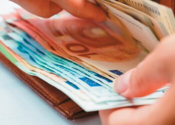 Από αύριο οι ενισχύσεις 250€ και επιστροφή ενοικίου – Ωφελούνται 2,4 εκατ. πολίτες
