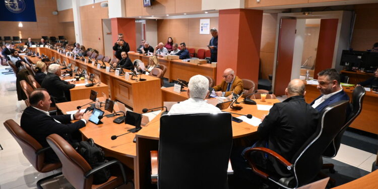 Ομόφωνη αντίθεση του Περιφερειακού Συμβουλίου στην απόφαση για το κλείσιμο των υποκαταστημάτων ΕΛΤΑ