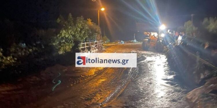 Πλημμυρικά φαινόμενα και ζημιές στο οδόστρωμα στη Βόνιτσα από την έντονη κακοκαιρία. Βίντεο – Συνεχής ενημέρωση