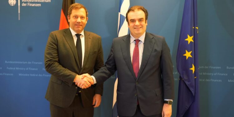 Συνάντηση Πιερρακάκη με τον Γερμανό Υπουργό Οικονομικών Κλίνγκμπαϊλ στο Βερολίνο – Ενίσχυση επενδύσεων & ευρωπαϊκής ολοκλήρωσης