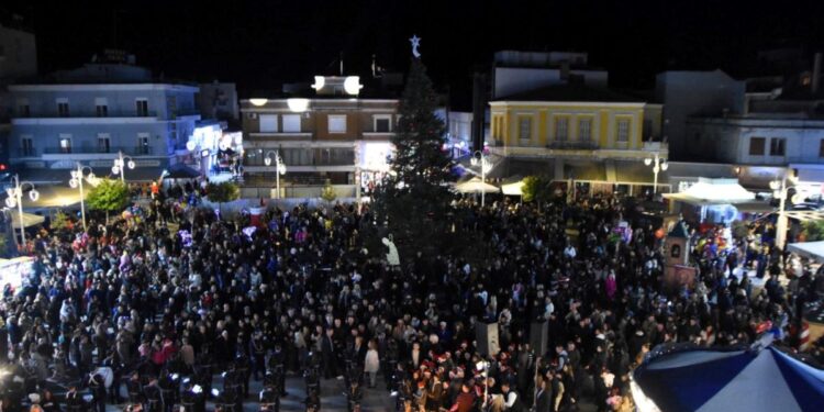 Μεσολόγγι: Σε γιορτινή ατμόσφαιρα η φωταγώγηση του χριστουγεννιάτικου δέντρου στην κεντρική πλατεία