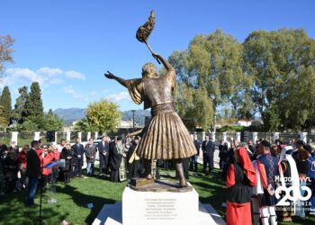 Μεσολόγγι: Πραγματοποιήθηκαν τα αποκαλυπτήρια του ανδριάντα του Δημογέροντα Χρήστου Καψάλη