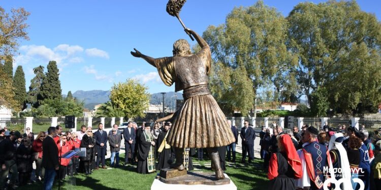 Μεσολόγγι: Πραγματοποιήθηκαν τα αποκαλυπτήρια του ανδριάντα του Δημογέροντα Χρήστου Καψάλη